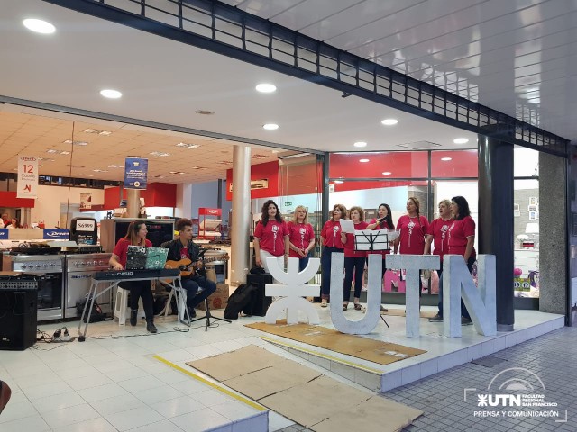 Nuestra UTN agasajó a las madres en su día en el marco de la "Primavera Cultural"