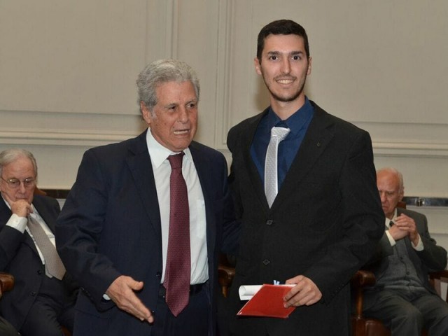 Graduado fue distinguido por la Academia Nacional de Ingeniería