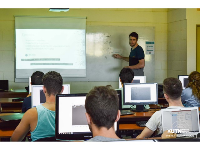 Sigue desarrollándose con éxito el Bootcamp de verano sobre la industria del software