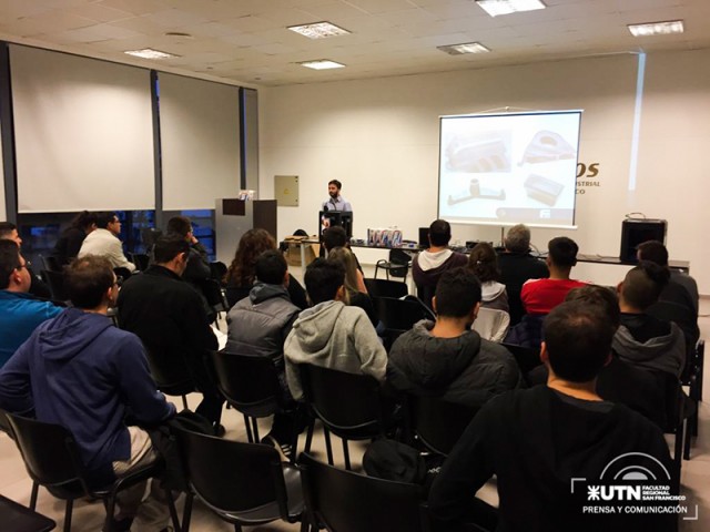 Docente y estudiante de nuestra Facultad dictaron un Taller de Impresión 3D