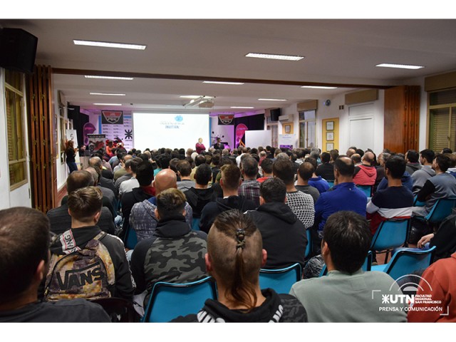 Gustavo Morea se presentó ante un salón colmado, en la Semana de la Ingeniería