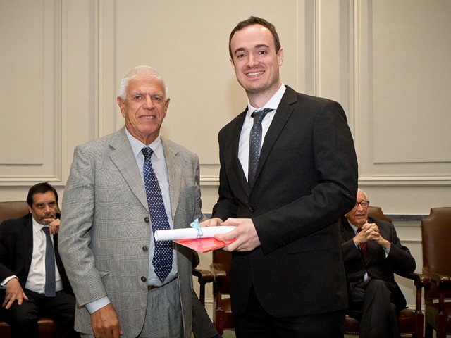 Graduado de nuestra Facultad fue premiado por la Academia Nacional de Ingeniería