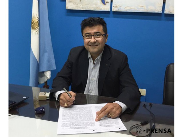 Firma de convenio de cooperación con la empresa Gaviglio Comercial S.A.