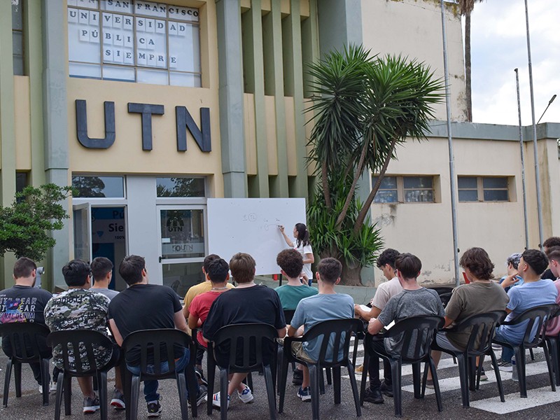 Se realizó una clase pública en nuestra Facultad Regional