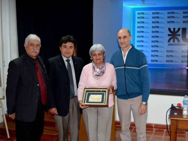 La ingeniera Beatriz Parra de Gallo recordó su paso por nuestra Facultad