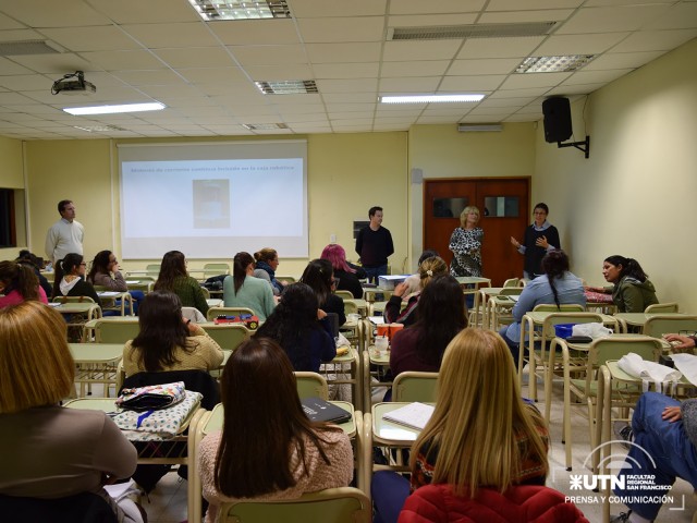 Continúa el curso de Robótica para docentes de nivel primario