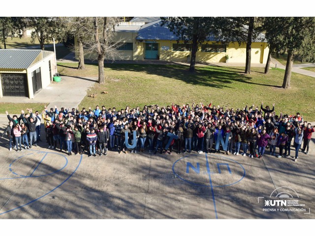 Unos 200 jóvenes comenzaron a transitar la vida universitaria en nuestra Facultad