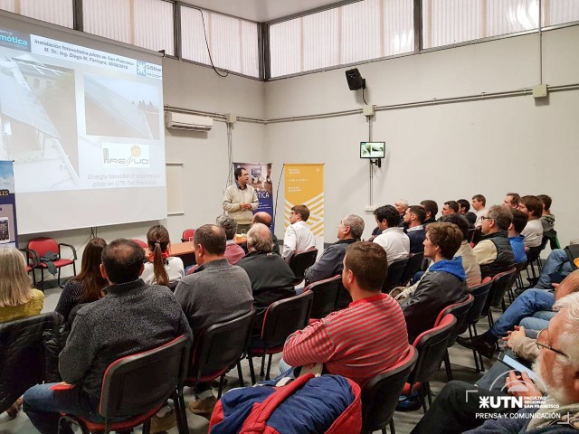 Representación de nuestra Facultad en Jornada sobre Domótica y Eficiencia Energética