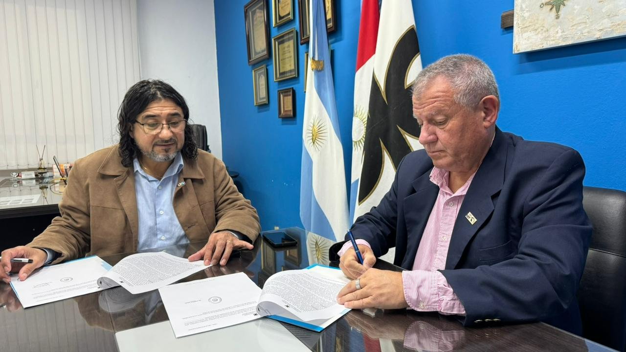 Nuestra Facultad firmó un acuerdo con la Asociación de Industriales Metalúrgicos: socios tendrán descuentos en cursos y carreras