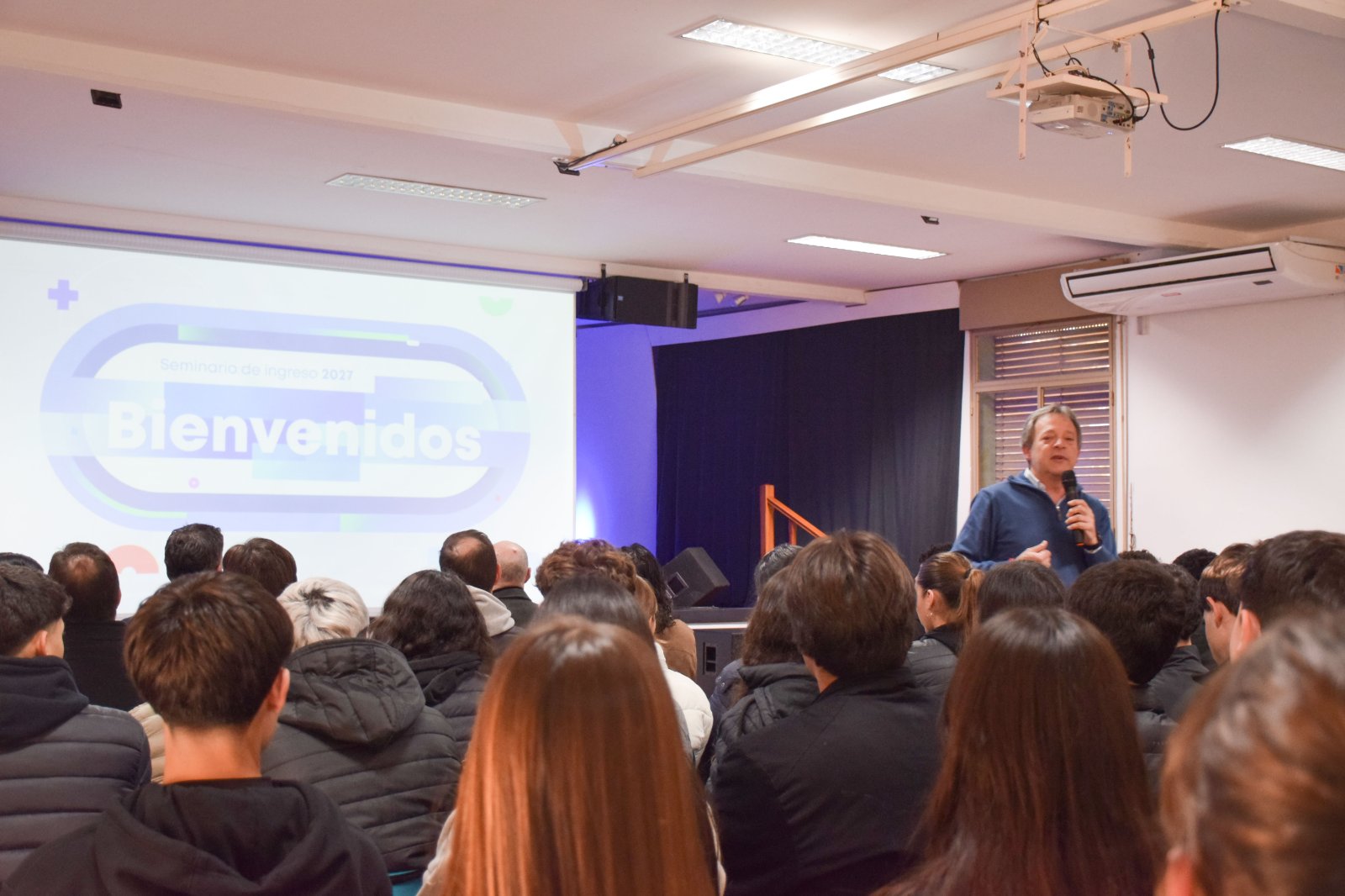 El Secretario Académico, Ingeniero Daniel Altina