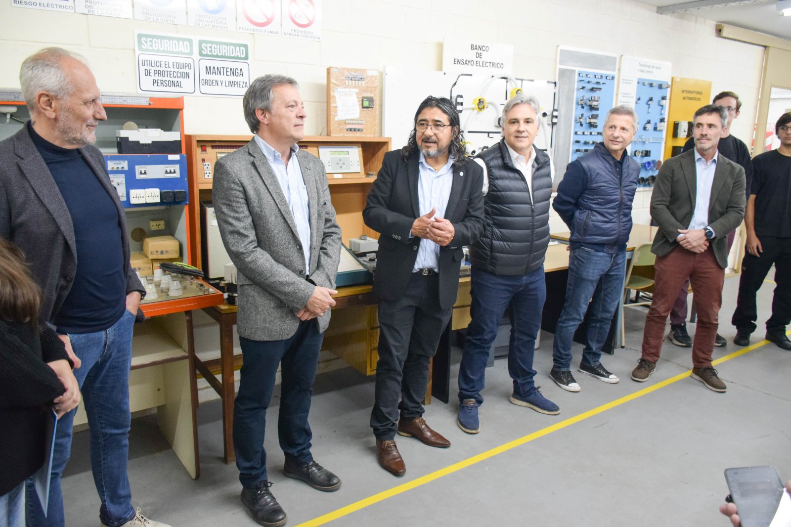 Las autoridades visitaron el Laboratorio de Electromecánica
