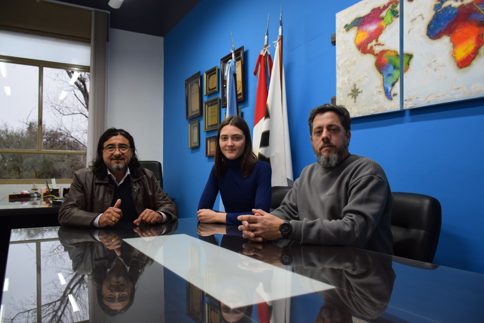 Agustina Scianca, junto al Secretario de Coordinación de Políticas Universitarias, Ezequiel Fusero, y el Decano de UTN San Francisco, Ing. Alberto Toloza.