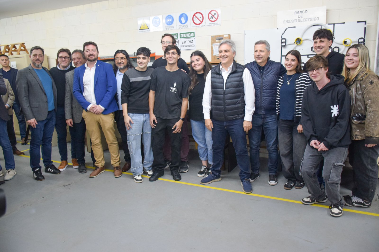 Estudiantes compartieron con el gobernador información sobre el 15° Congreso Nacional de Estudiantes de Ingeniería en Sistemas de Información (CNEISI) que se llevará a cabo en agosto en nuestra Facultad