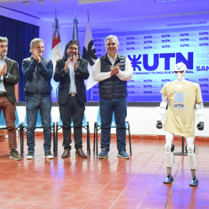 El gobernador Llaryora visitó nuestra Facultad y entregó un robot humanoide para el nuevo laboratorio de entrenamiento